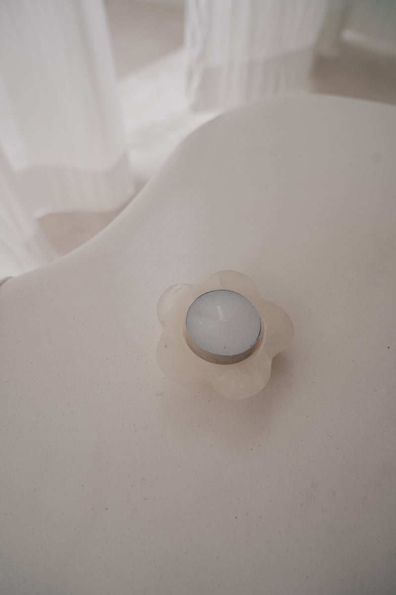 THE ONYX FLOWER CANDLEHOLDER