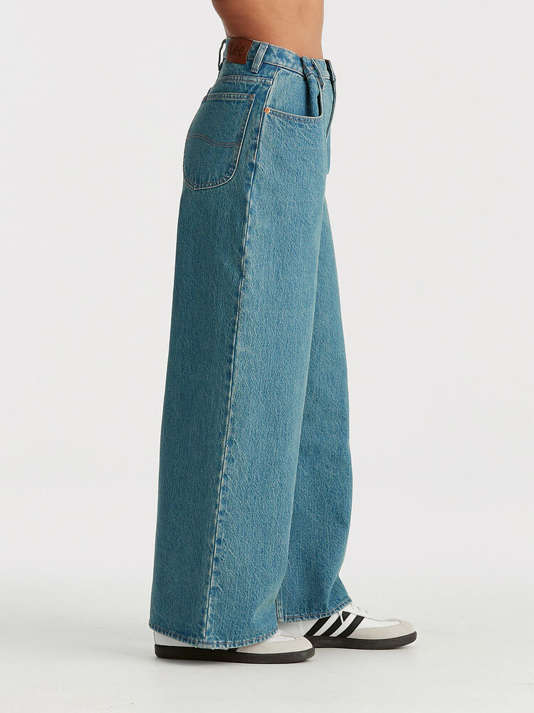 Signature Wide Leg Relaxed Jean