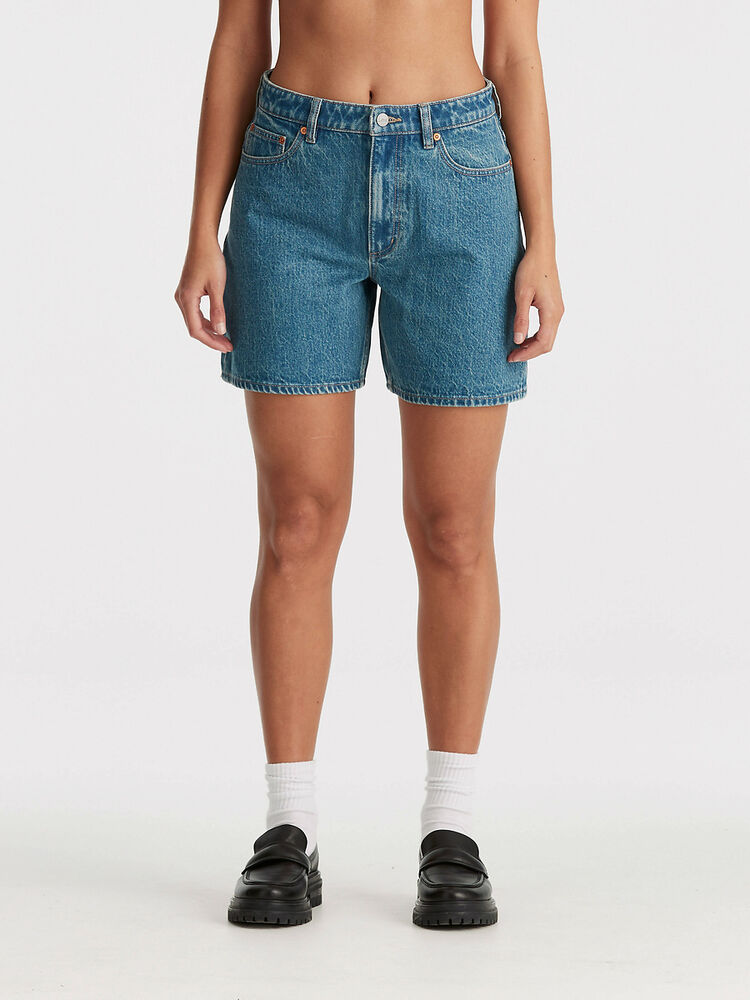 Signature Mid Relaxed Short